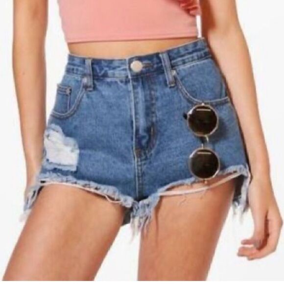 Boohoo Womens Cut Out Hem Fray Denim Mom Shorts | size 10 - Picture 1 of 6